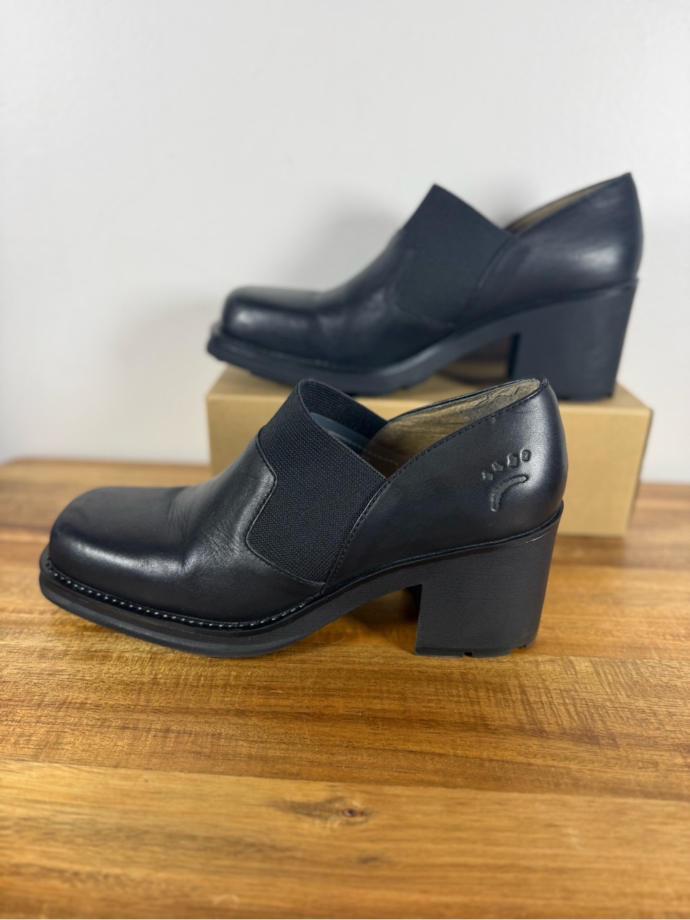 Bare Traps Square-Toe Black Leather Chunky Heeled Shoes Size 10.5